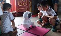 Robot có thể tác động vào các tương tác giữa người với người