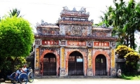 Trần Văn Dũng. Di sản phủ đệ triều Nguyễn ở Huế, truyền thống và biến đổi