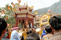 Nguyễn Thị Nguyệt. Tìm hiểu sự giao lưu văn hóa qua lễ hội dân gian ở miền Đông Nam Bộ