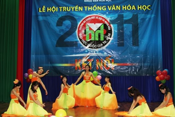 Lễ hội truyền thống Văn hoá học 2011 - Kết nối